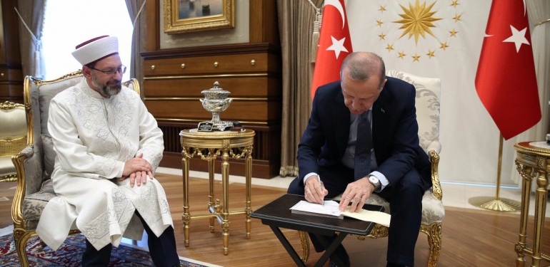 'Azla Yetinin' Diyen Diyanetten Altı Ayda 25 Milyonluk 'Yolluk' Harcaması 1 DkK270_X0AEdXZc