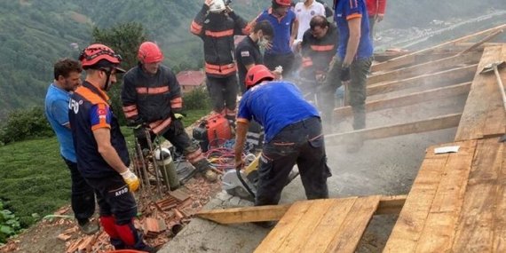 İnşaata Yıldırım Düştü: 2 İşçi Enkaz Altında Kaldı