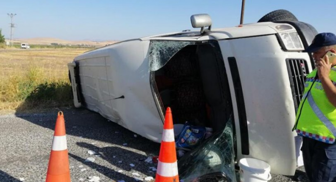 İşçileri Taşıyan Araç Devrildi: 1 Ölü, 15 Yaralı