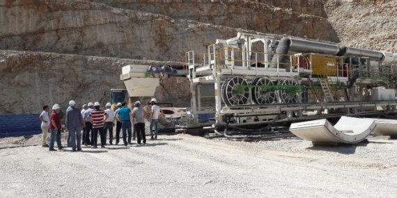 Bayat Yemeklere Tepki Gösteren 50 İşçi İşten Atıldı