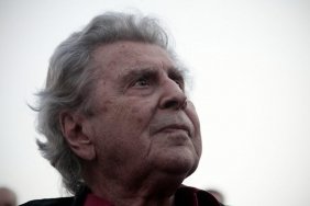Mikis-Theodorakis-1000x550