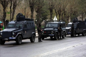 polis-diyarbakir-zirhli-arac-hakaret1-1024x682