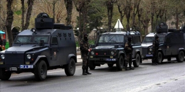 polis-diyarbakir-zirhli-arac-hakaret1-1024x682