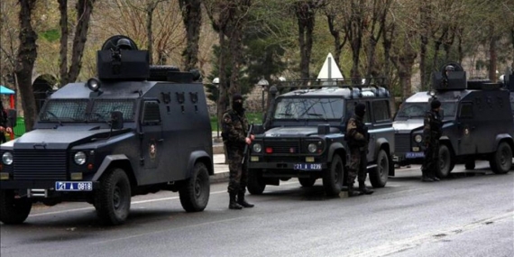 Zırhlı Araçtan İnen Polislerden Diyarbakırlılara: ‘Hepiniz teröristsiniz’