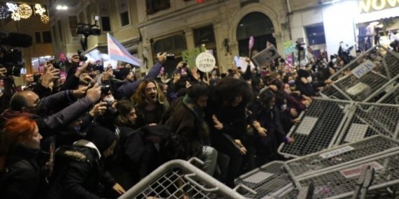 Kadınlar Sokaklardan Haykırdı: Susmuyoruz, Korkmuyoruz, İtaat Etmiyoruz!