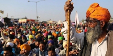 hindistan-da-yuzlerce-ciftci-yeniden-sokaklara-cikti-1637930945