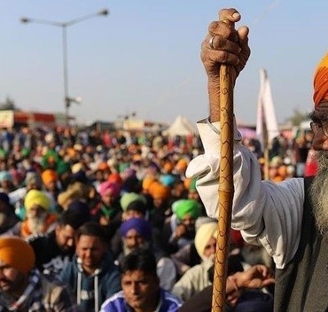 hindistan-da-yuzlerce-ciftci-yeniden-sokaklara-cikti-1637930945