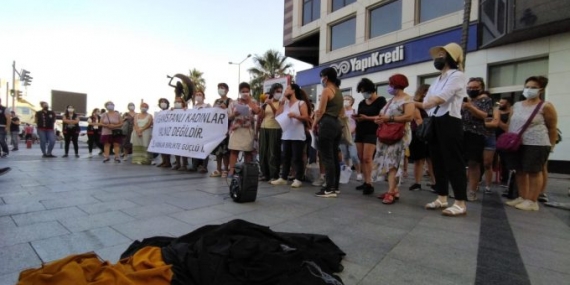 Taliban’ı Protesto Eden Kadınlara Soruşturma