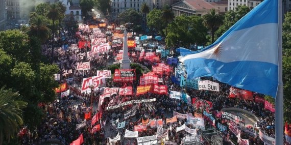 On Binlerce Arjantinli IMF ile Anlaşmaya Karşı Sokaklara Çıktı