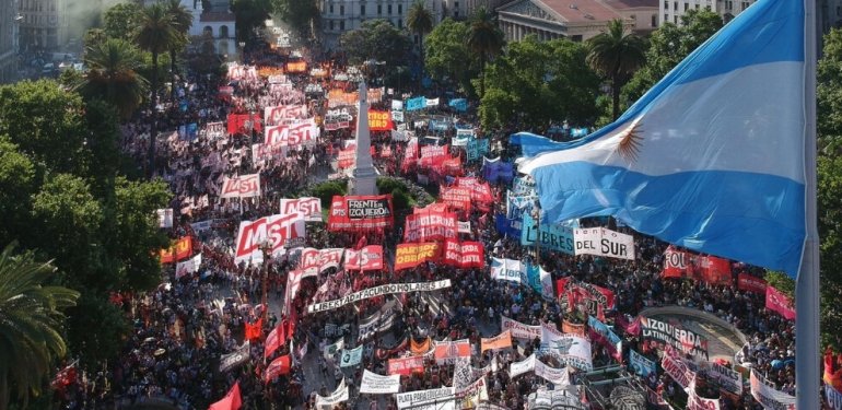 On Binlerce Arjantinli IMF ile Anlaşmaya Karşı Sokaklara Çıktı