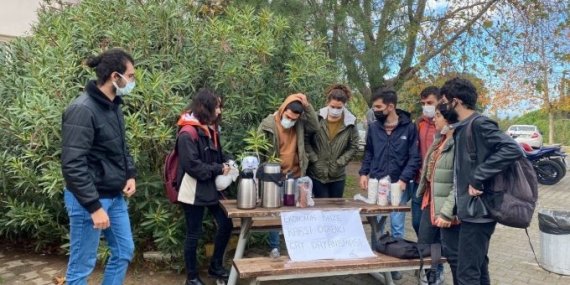 Kantin Zammına Karşı Üniversitedeki Ücretsiz Çay-Kahve Standına Özel Güvenlik Saldırdı