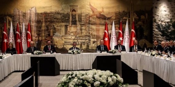 Hazine ve Maliye Bakanı Nebati’den Sermayedarlara: 100’er Milyon Dolar Bozdurun