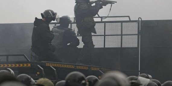 Kazakistan’da Devlet Güçleri Katletmeye Devam Ediyor: Silahlı Çatışmalar Sürüyor