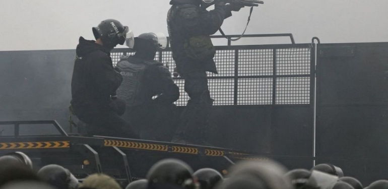 kazakistan-da-kriz-derinlesiyor-almati-da-catismalar-siddetlendi-01