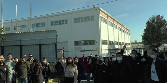 Oppo’da Yüzlerce İşçi İşten Atıldı: İşçiler Fabrika Önünde Eyleme Geçti