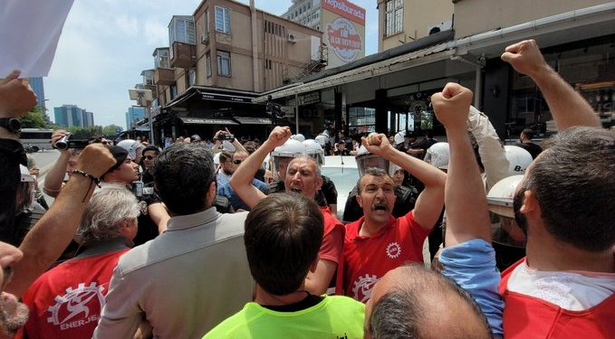 Enerji İşçilerinin Eylemine Polis Saldırdı: 30 Gözaltı