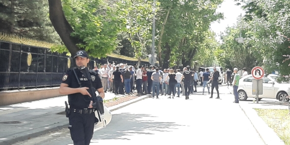 TÜİK Protestosuna Polis Saldırısı: Bir Sendika Üyesi Kalp Krizi Geçirdi, Sendika Başkanı Dahil Birçok Kişi Gözaltında