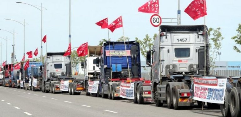 Güney Kore’de Nakliyat İşçilerinden Greve Devam Kararı