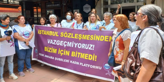 Polis Terörü: Danıştay Kararı Protestosunda Kadınlara ve Gazetecilere Saldırdılar