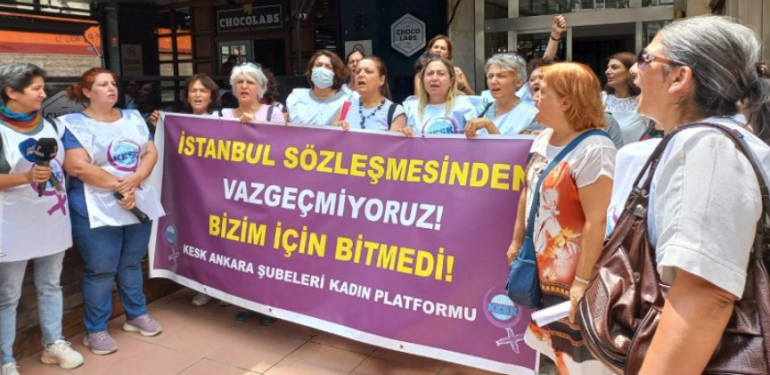 Polis Terörü: Danıştay Kararı Protestosunda Kadınlara ve Gazetecilere Saldırdılar