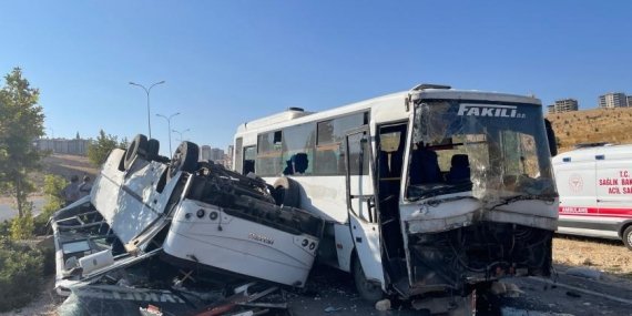Bursa ve Antep’te İşçi Servisi Kazaları: İkisi Ağır, 27 İşçi Yaralı
