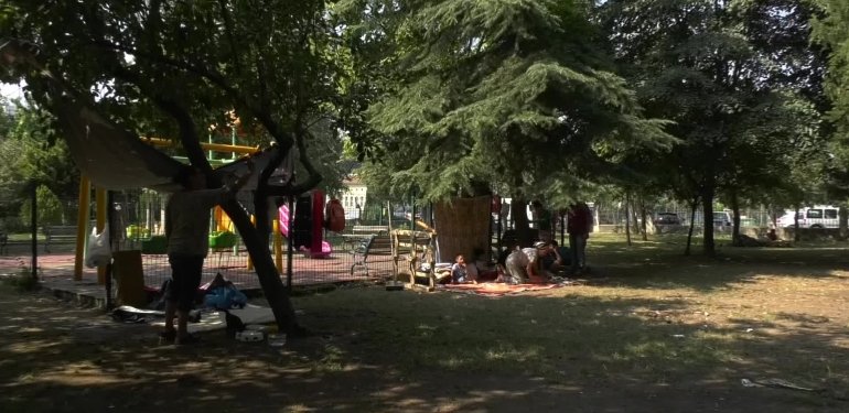Kirasını Ödeyemeyen 5 Çocuklu Aile Sokakta Yaşamaya Başladı