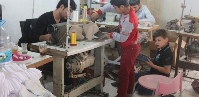 Tekstil Atölyelerinde Çocuklar Çalıştırılıyor, İşçiler Asgari Ücretin Dahi Altında Maaş Alıyor