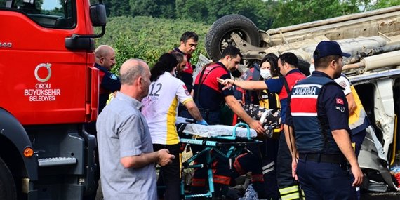 Tarım İşçilerini Taşıyan Servis Kaza Yaptı: 1 Ölü, 19 Yaralı