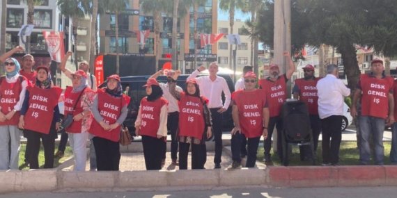 Kumluca Belediyesinde İşçiler Grevle Kazandı