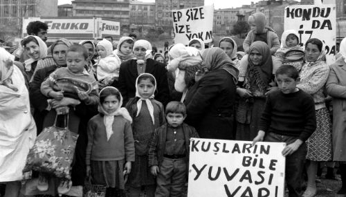 Ücretsiz Konut Evrensel Bir Hak Olmalı – Poppy Noor