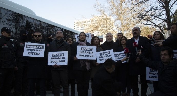 HDP, Adalet Bakanlığı Önünde Tecride Karşı Her Gün Oturma Eylemi Yapacak