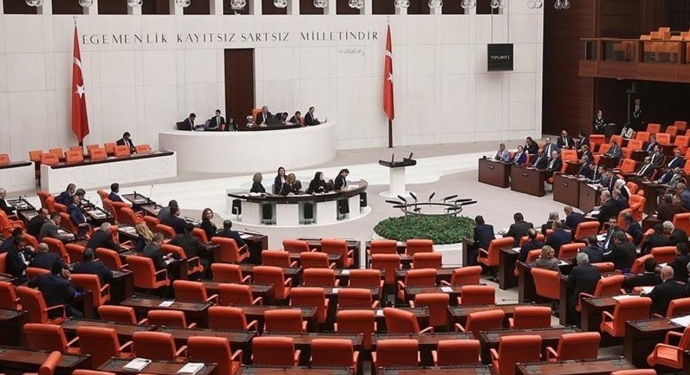 Özgür Özel ve 2 Milletvekilinin Dokunulmazlık Dosyaları Meclis’e Sunuldu