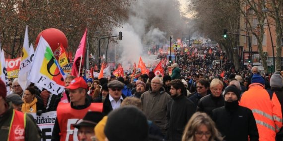 Fransa’da Emelilik Yaşının Yükseltilmesine Karşı İkinci Grev