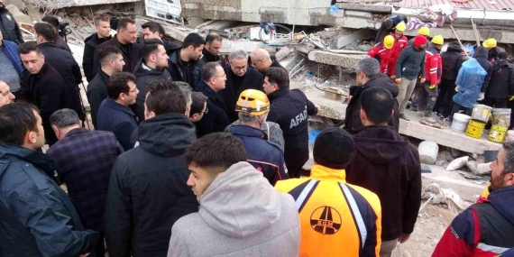 Bekir Bozdağ’ı Protesto Eden Depremzedeler Gözaltına Alındı