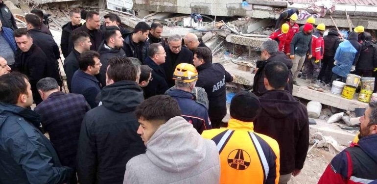 Bekir Bozdağ’ı Protesto Eden Depremzedeler Gözaltına Alındı