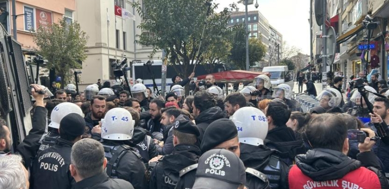 Uzaktan Eğitim İstemiyoruz Diyen Öğrencilere Gözaltı Saldırısı 1 ede084bc-8d90-4a01-bbc5-05849e692ae3-w