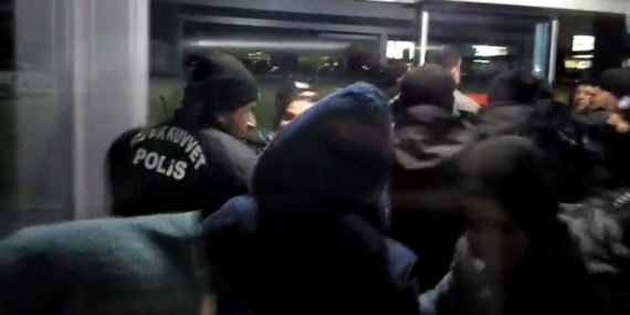 Malatya’da Bölgeden Ayrılmak İsteyen Depremzedelere Polis Saldırdı