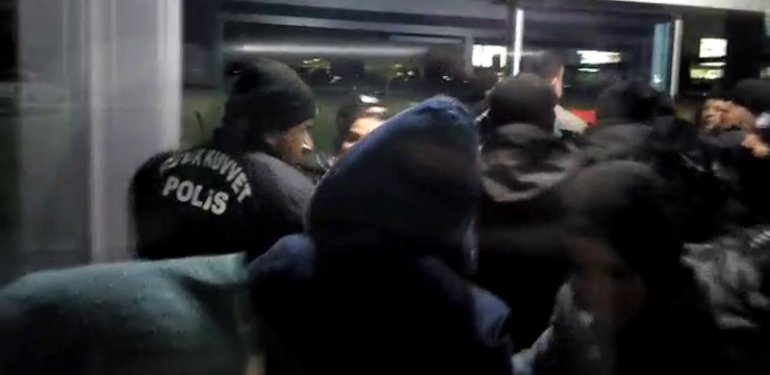 Malatya’da Bölgeden Ayrılmak İsteyen Depremzedelere Polis Saldırdı