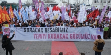 Kadınlar Kadıköy'den Seslendi: Soracak Hesabımız, Yeniyi Kuracak Gücümüz Var 7 8mart-kadin-platformu-yuruyus-basin-aciklama10