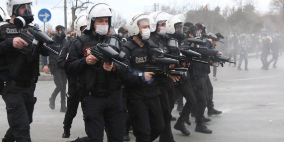 Halk Enkaz Altındayken Depremin 4. Gününde Biber Gazı İhalesi Düzenlemişler!