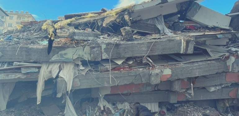 Devrimci Düşün Kollektifi’nden Deprem, Gerçekler, Devlet ve Hükümet Kitapçığı