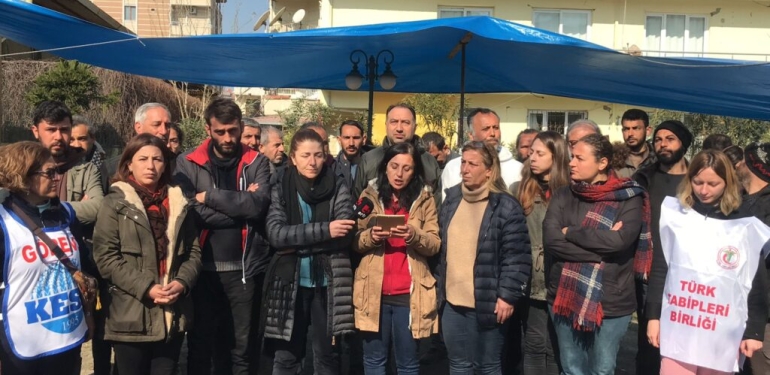 Hatay Deprem Kriz Koordinasyonu: Parkları Boşaltacağına Sağlıklı Barınma Alanları Sağla!