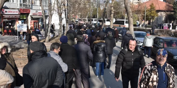 EYT’lilerin Maaşı Nisana Kaldı, Maaş Yerine Avans Verilecek