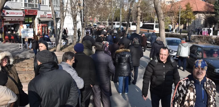 EYT’lilerin Maaşı Nisana Kaldı, Maaş Yerine Avans Verilecek