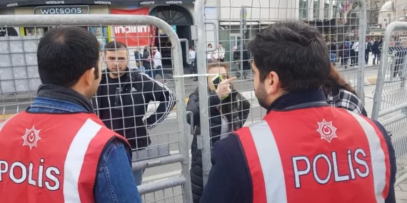Taksim Meydanı Emekçi Kadınlara Kapatılıyor: Bariyerler Kuruluyor