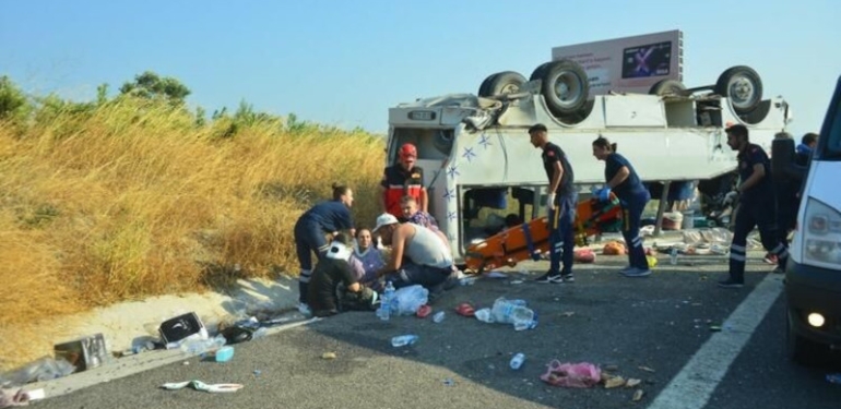 Tarım İşçilerini Taşıyan Araç Kaza Yaptı: 30 Yaralı