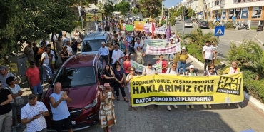 Datça'da Miting: Geçinemiyoruz, Yaşayamıyoruz, Hadi Gari Mücadeleye 2 690x390cc-mgl-15-10-2023-datca-hadi-gari-mitingi1