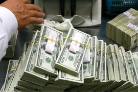 turkiye-yurt-disina-kacirilan-500-milyar-dolar-13598456_6930_amp