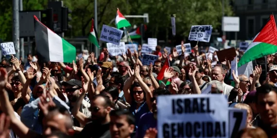 İspanya’da Onlarca Noktada Filistin’e Destek Yürüyüşü: ‘ABD Karşısında Diz Çökmeyi Bırakın’