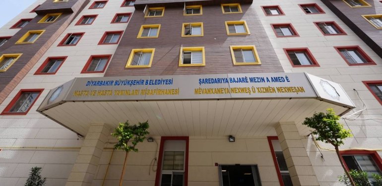 Diyarbakır Kayyımı Belediye Bürokratlarına Çifte Maaş Vermiş, Hasta Yakınlarının Misafirhanesini Tahsis Etmiş